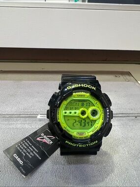 G-Shock Casio Black and Neon Green Digital Watch